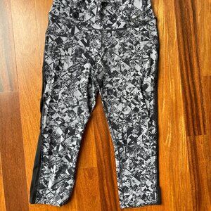 Nike Sz S Black / Gray Dri Fit Cropped Leggings